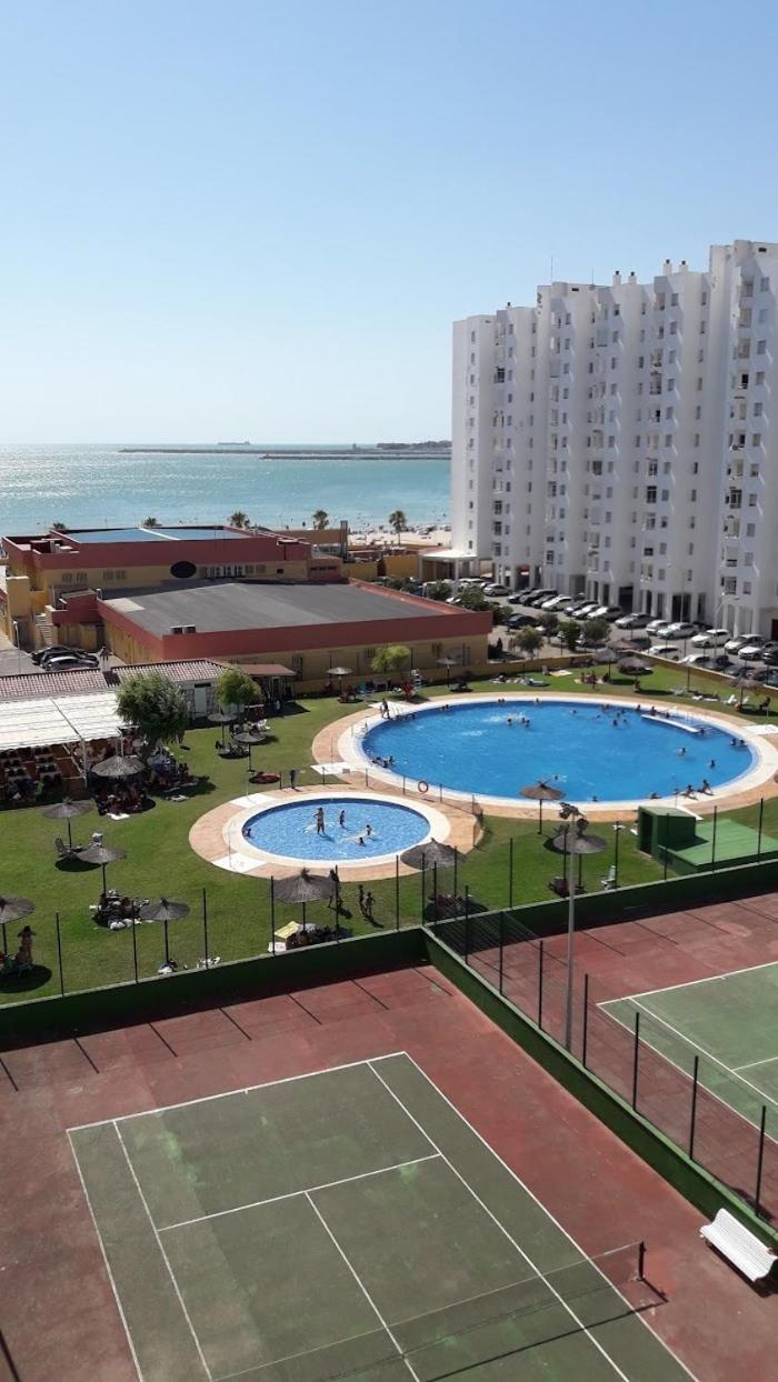 Gatu Arena " Preferente Mayores De 25 Anos Y Familias " Ел Пуерто де Санта Мария Екстериор снимка